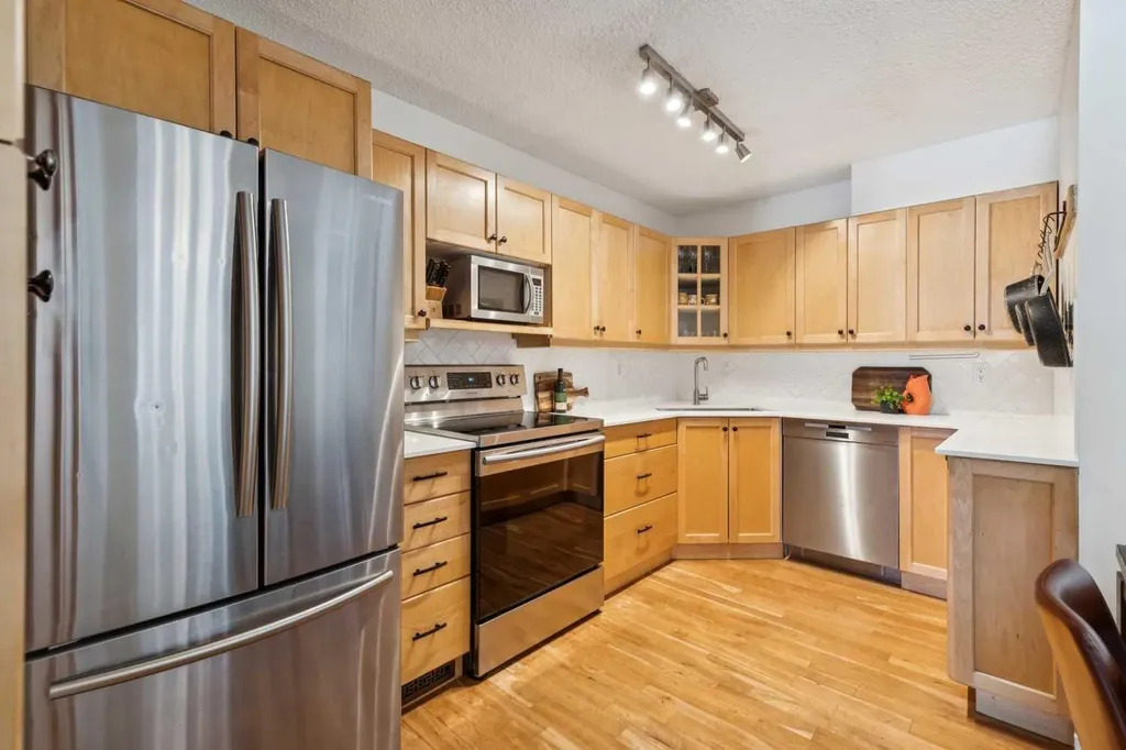 2621C 1 Avenue NW Calgary AB T2N 0C5
