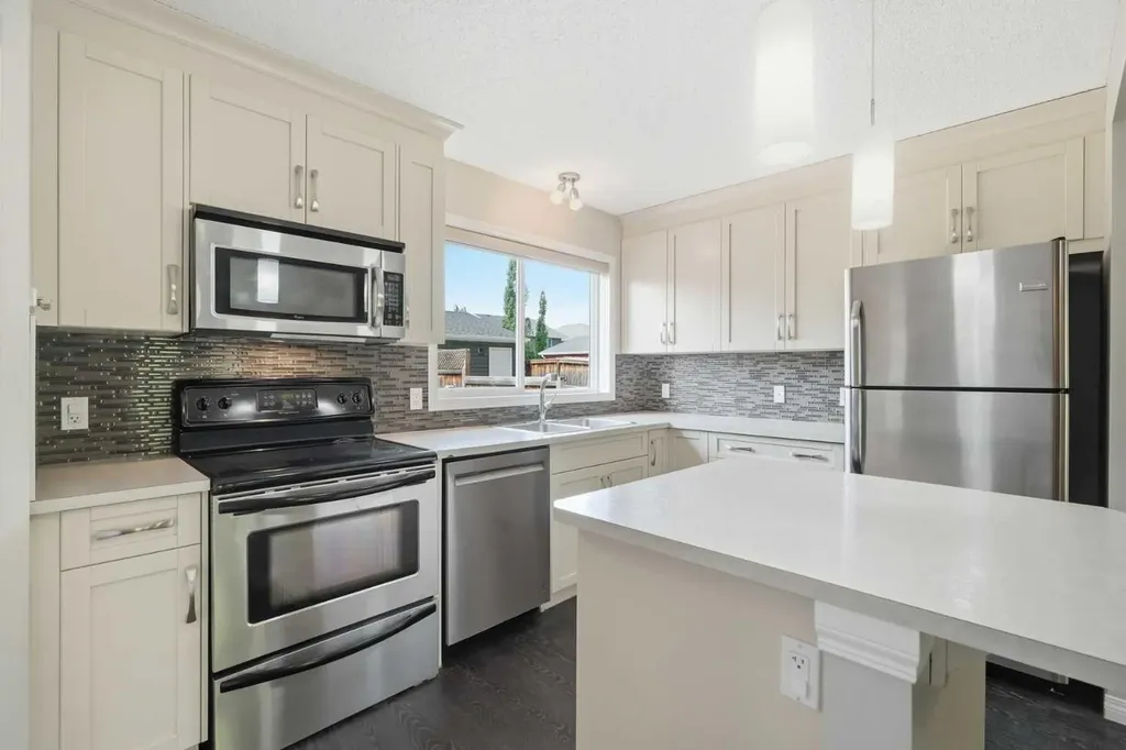72 Auburn Bay Boulevard SE Calgary AB T3M 0V7