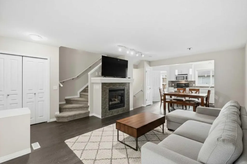 72 Auburn Bay Boulevard SE Calgary AB T3M 0V7