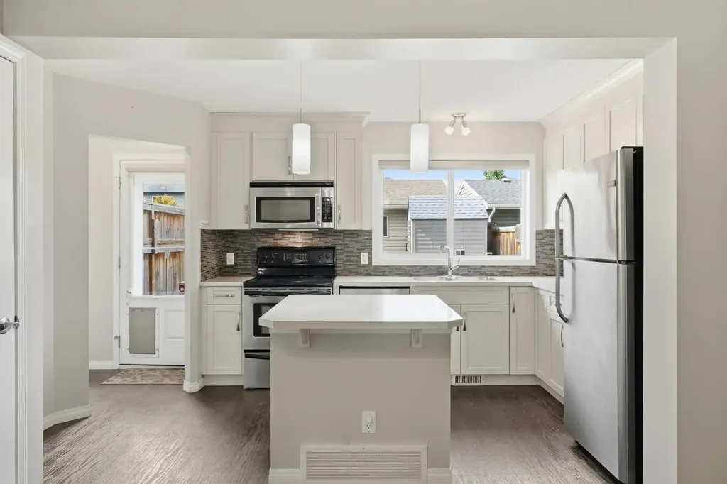 72 Auburn Bay Boulevard SE Calgary AB T3M 0V7