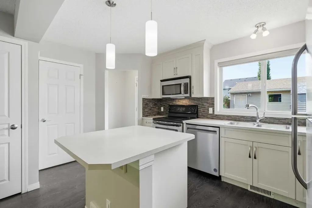 72 Auburn Bay Boulevard SE Calgary AB T3M 0V7
