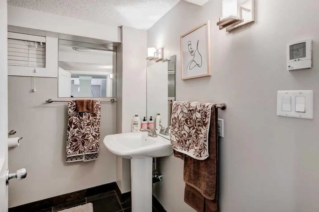 38 Lissington Drive SW Calgary AB T3E 5E1
