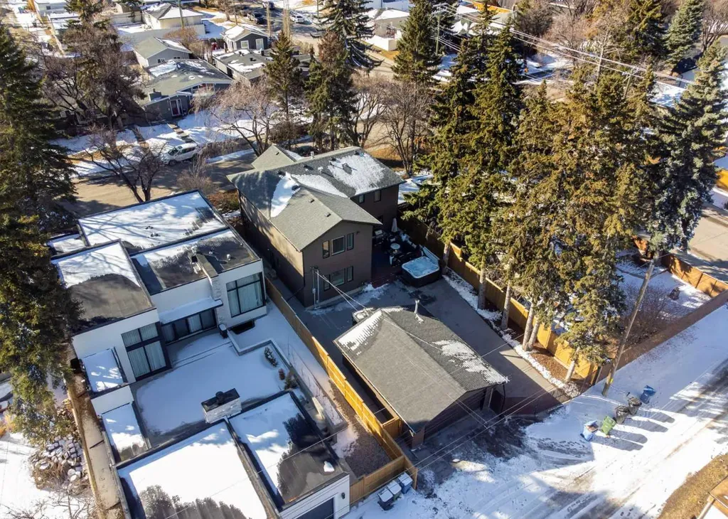 38 Lissington Drive SW Calgary AB T3E 5E1