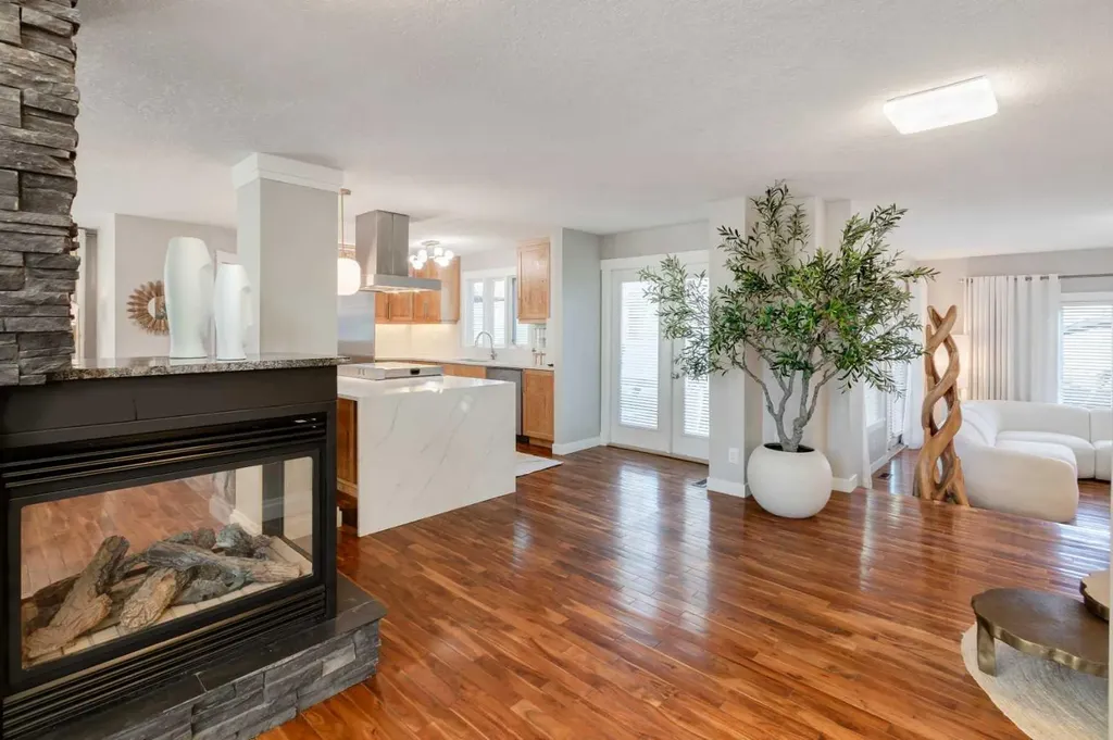 38 Lissington Drive SW Calgary AB T3E 5E1
