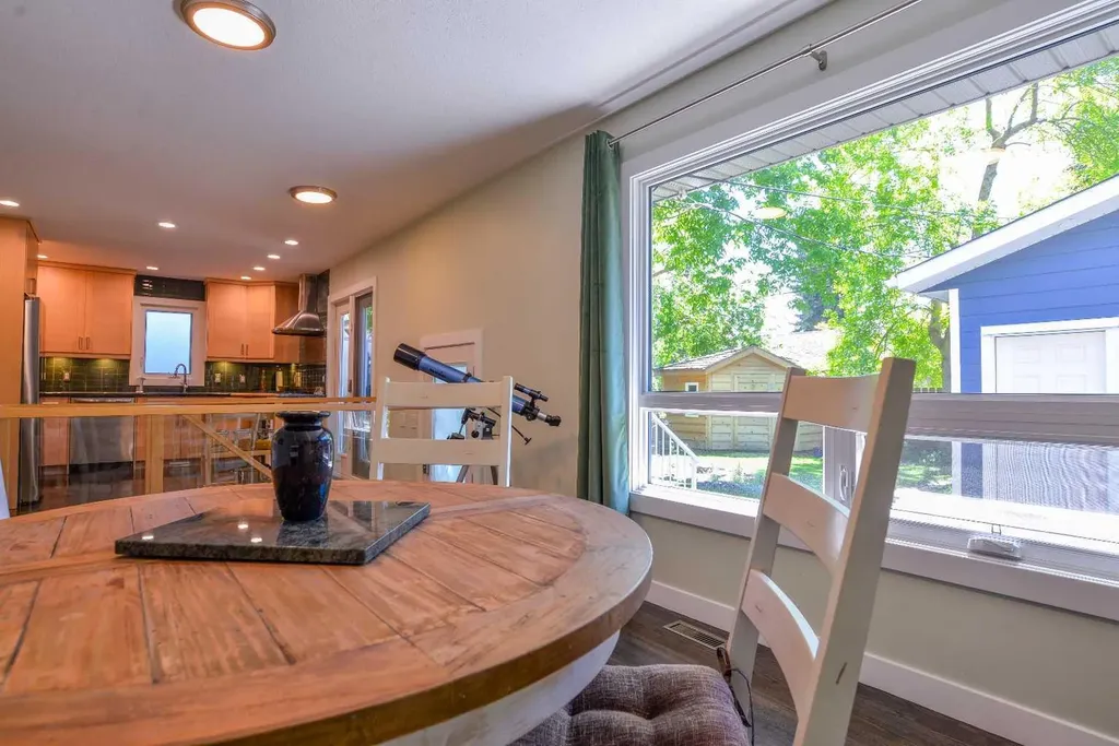 361 Capri Avenue NW Calgary AB T2L 0J5