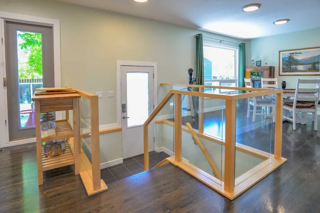 361 Capri Avenue NW Calgary AB T2L 0J5