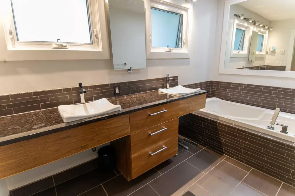 361 Capri Avenue NW Calgary AB T2L 0J5