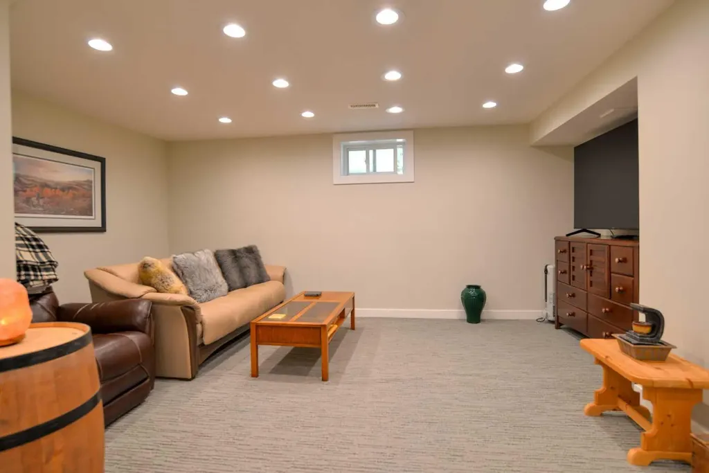 361 Capri Avenue NW Calgary AB T2L 0J5