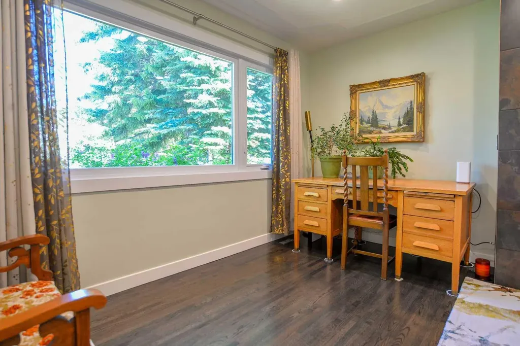 361 Capri Avenue NW Calgary AB T2L 0J5
