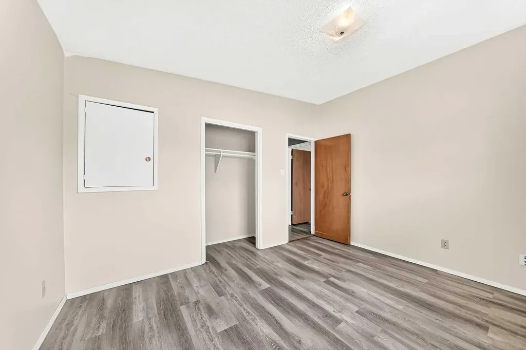 6329 Centre Street NW Calgary AB T2K0V3
