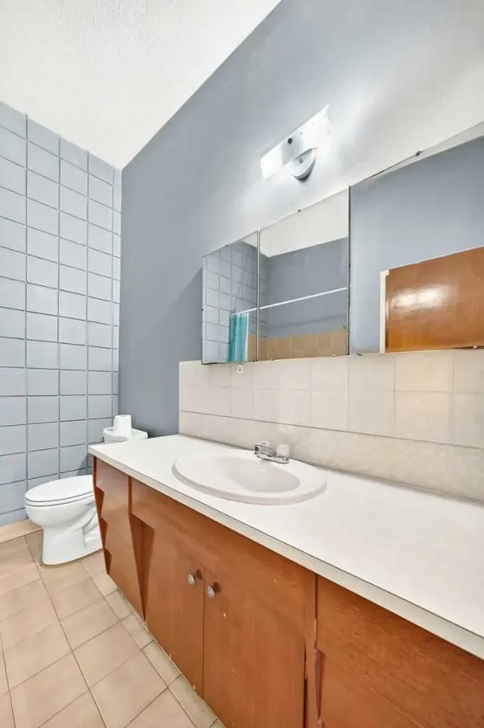 6329 Centre Street NW Calgary AB T2K0V3