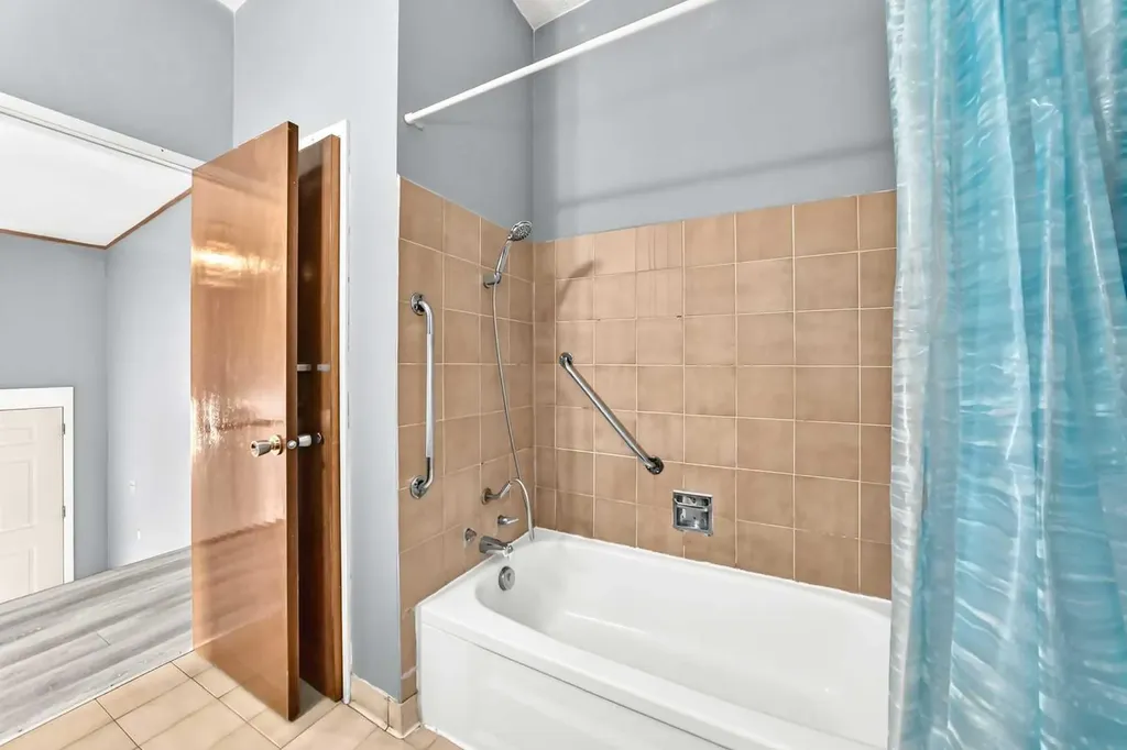 6329 Centre Street NW Calgary AB T2K0V3