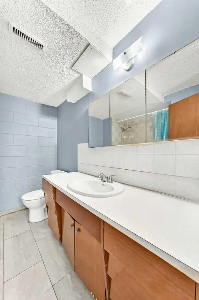 6329 Centre Street NW Calgary AB T2K0V3