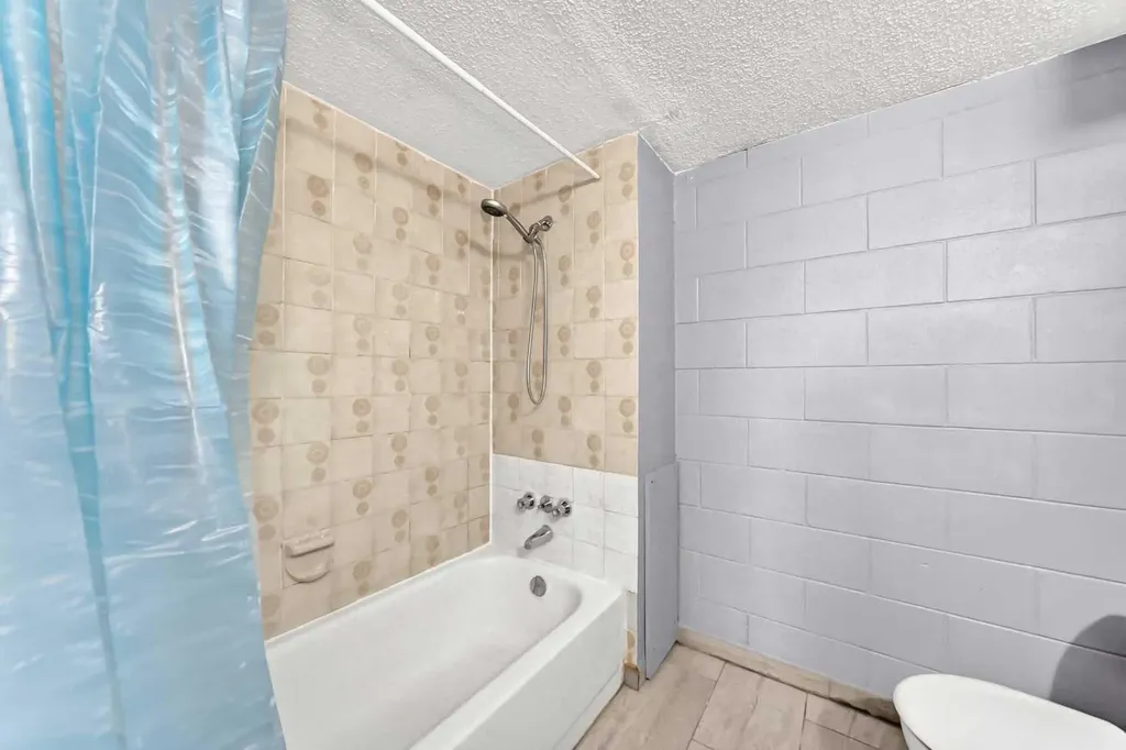 6329 Centre Street NW Calgary AB T2K0V3
