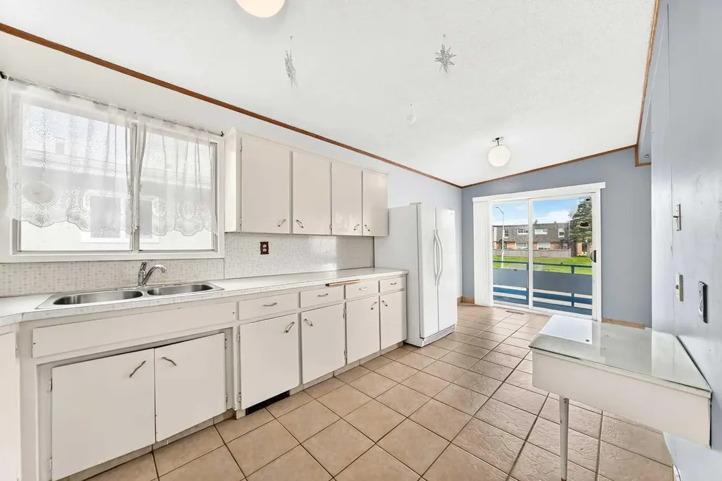 6329 Centre Street NW Calgary AB T2K0V3