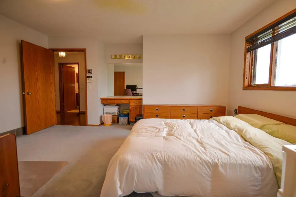 393 Hawktree Circle NW Calgary AB T3G 2X9