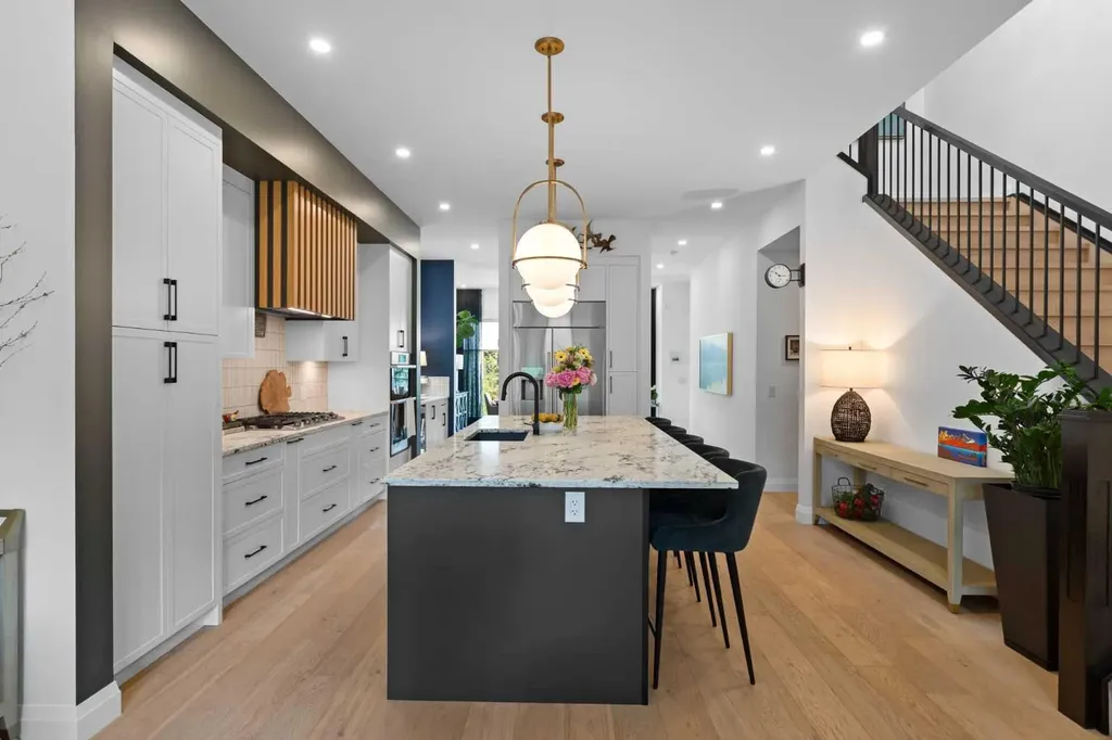 3515 7 Avenue SW Calgary AB T3C0C9