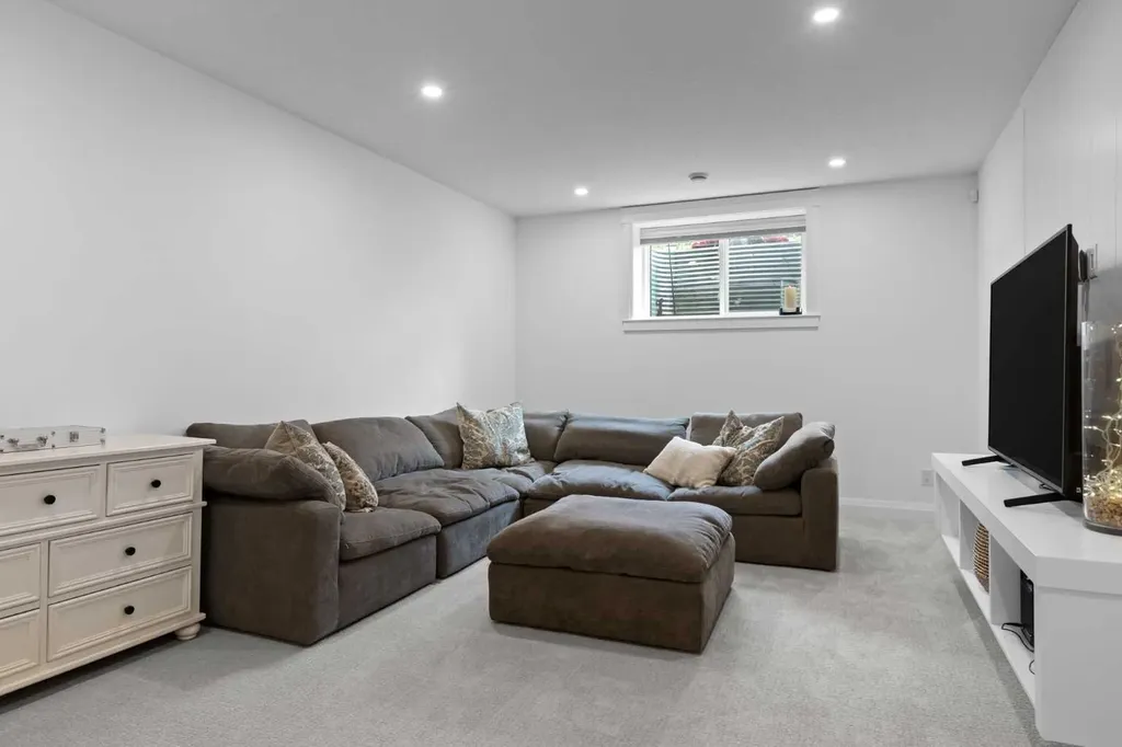 3515 7 Avenue SW Calgary AB T3C0C9