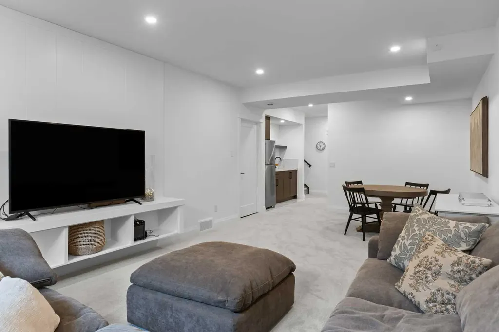 3515 7 Avenue SW Calgary AB T3C0C9