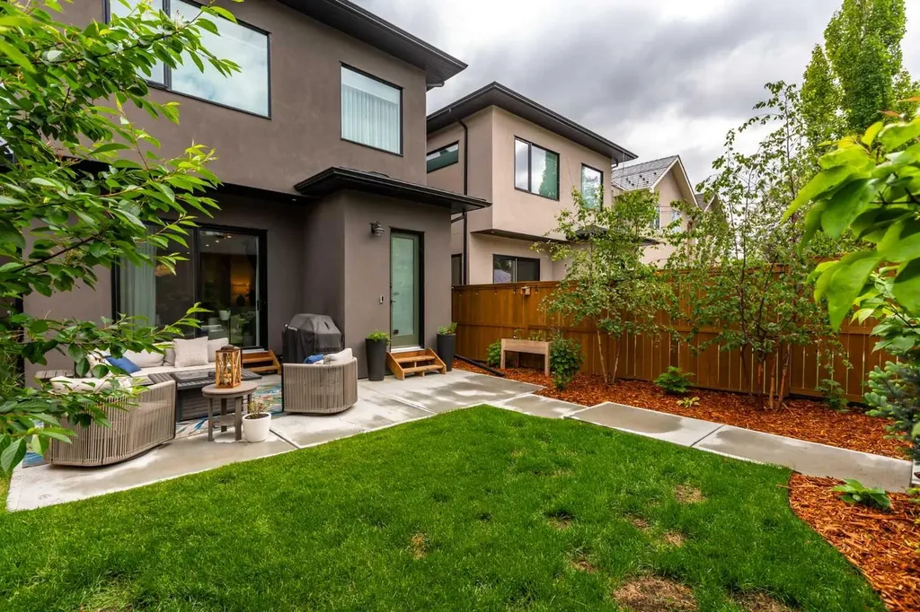 3515 7 Avenue SW Calgary AB T3C0C9