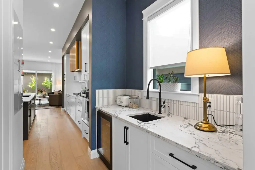 3515 7 Avenue SW Calgary AB T3C0C9