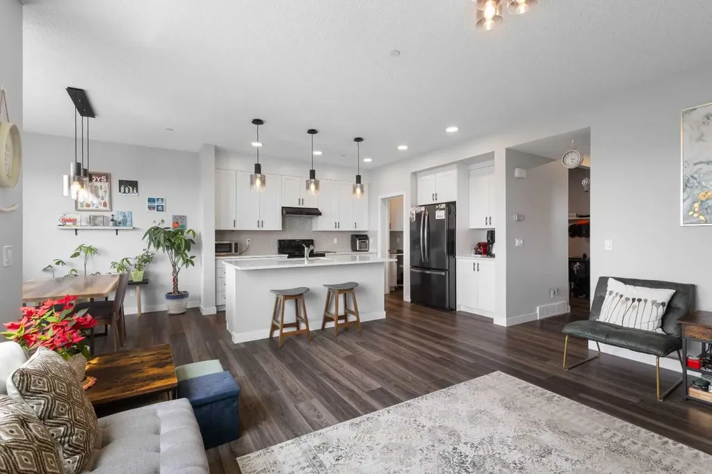 47 Lucas Terrace NW Calgary AB T3P 1P9
