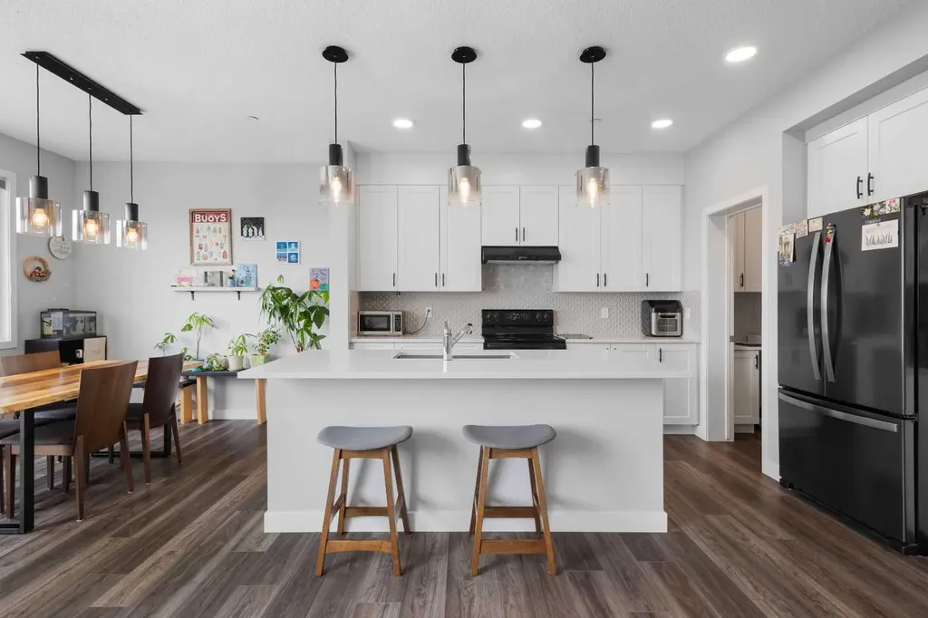 47 Lucas Terrace NW Calgary AB T3P 1P9