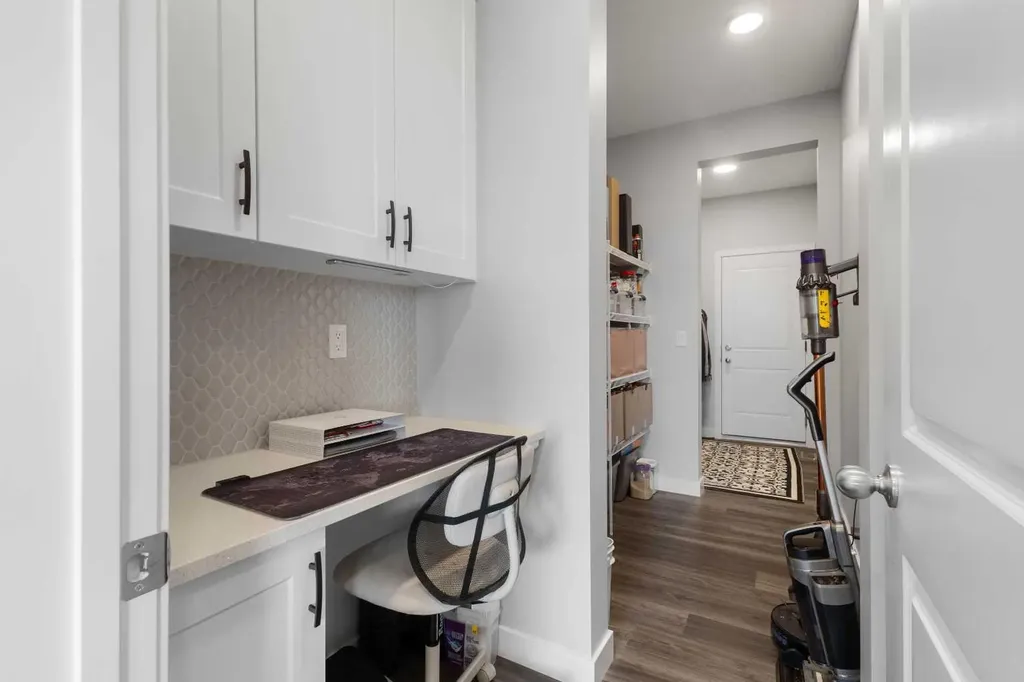 47 Lucas Terrace NW Calgary AB T3P 1P9
