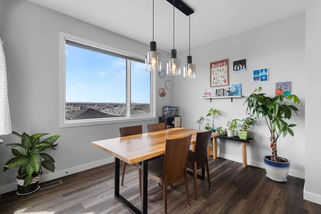 47 Lucas Terrace NW Calgary AB T3P 1P9