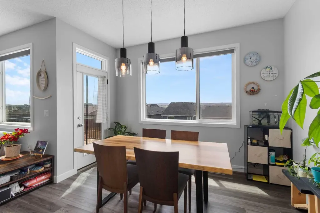 47 Lucas Terrace NW Calgary AB T3P 1P9