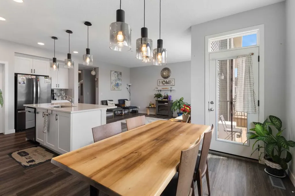 47 Lucas Terrace NW Calgary AB T3P 1P9