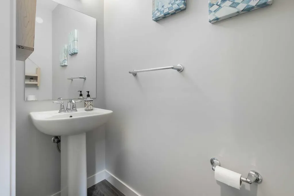 47 Lucas Terrace NW Calgary AB T3P 1P9