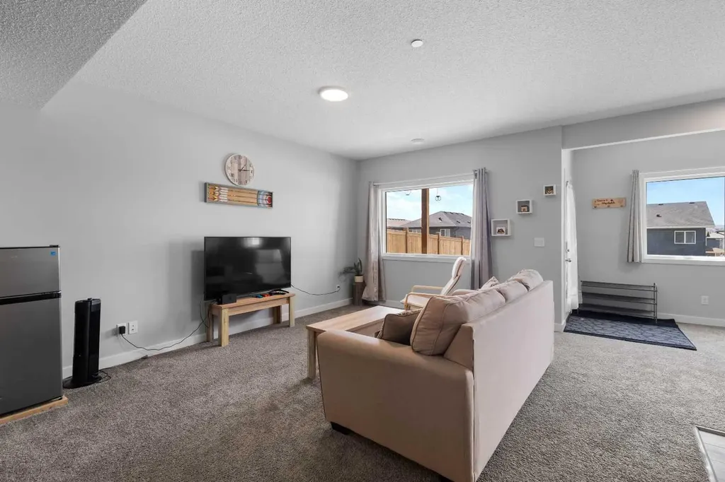 47 Lucas Terrace NW Calgary AB T3P 1P9