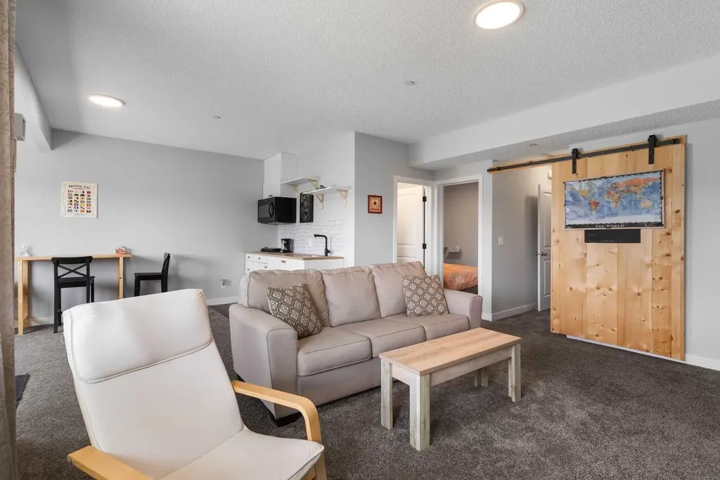 47 Lucas Terrace NW Calgary AB T3P 1P9