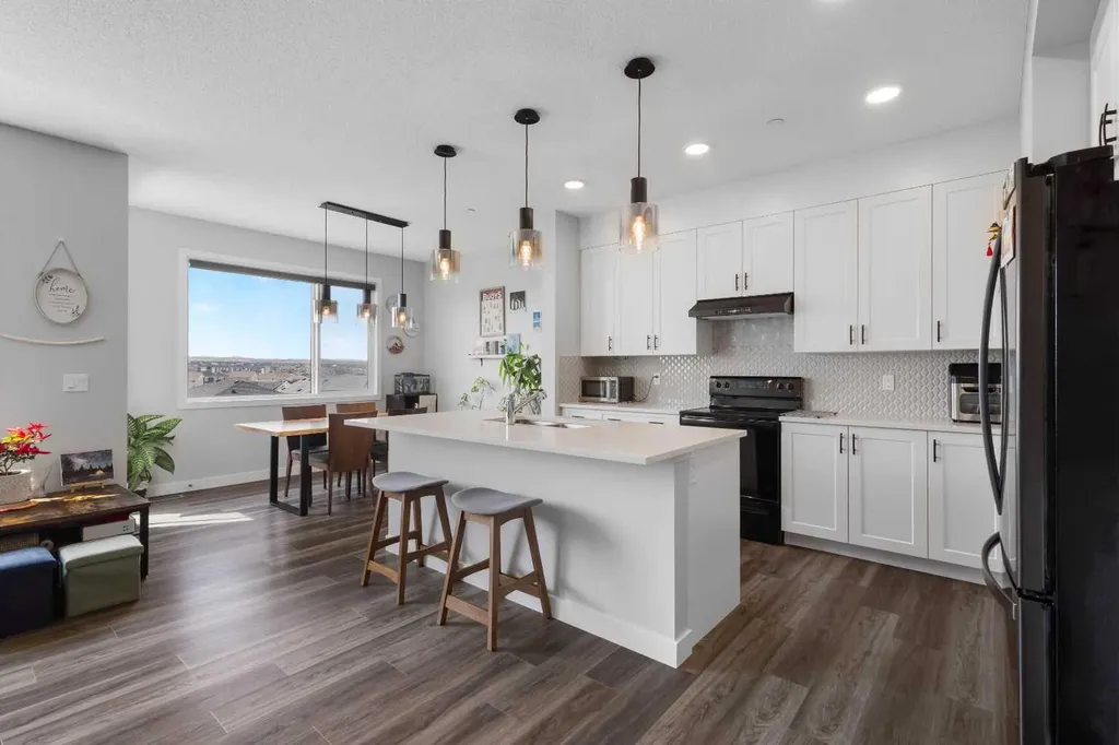 47 Lucas Terrace NW Calgary AB T3P 1P9