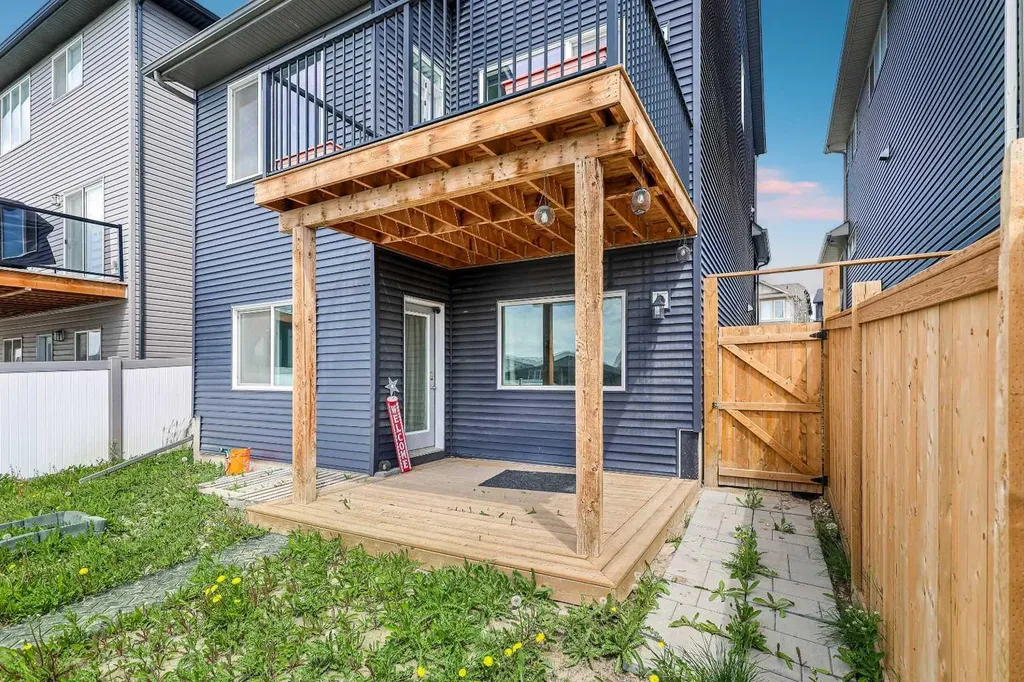 47 Lucas Terrace NW Calgary AB T3P 1P9