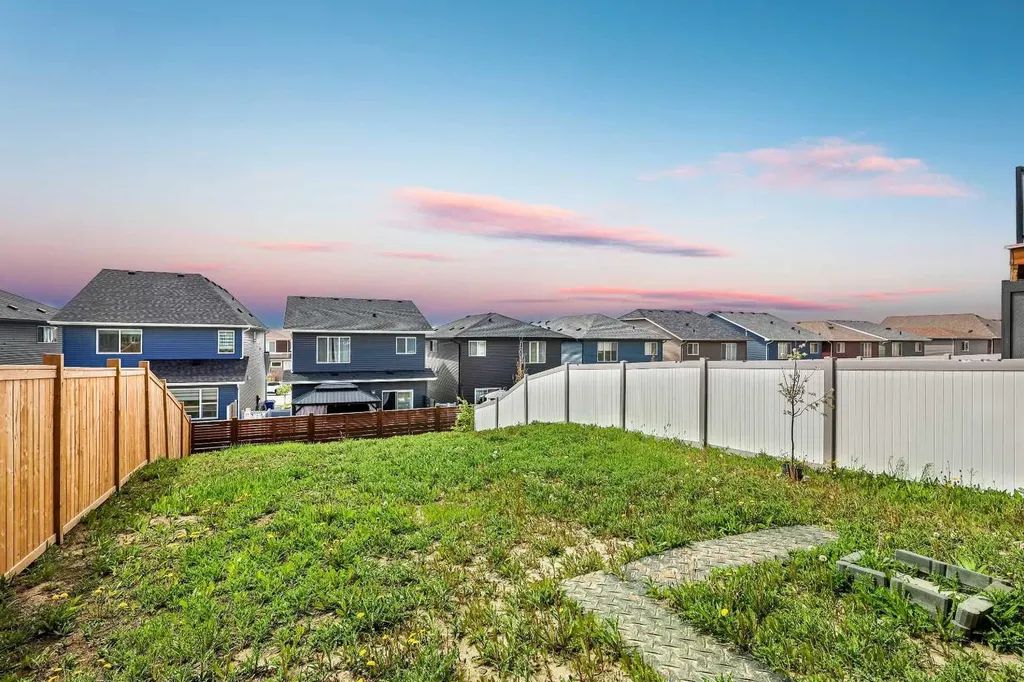 47 Lucas Terrace NW Calgary AB T3P 1P9