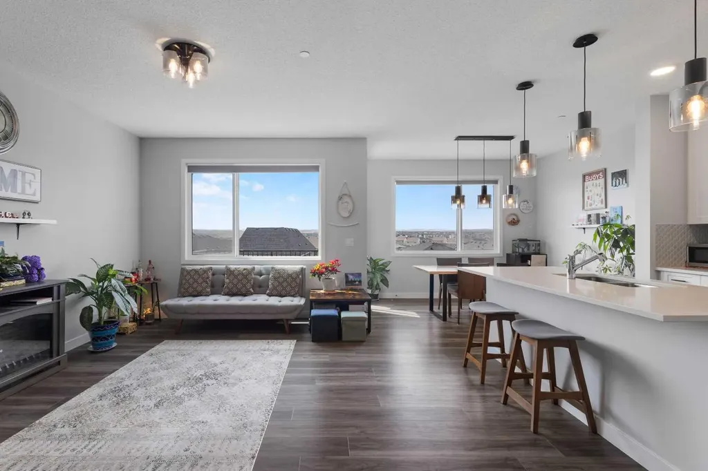 47 Lucas Terrace NW Calgary AB T3P 1P9