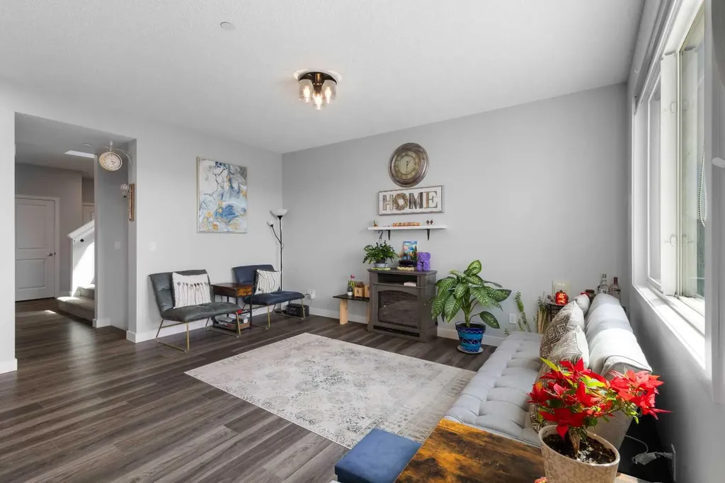 47 Lucas Terrace NW Calgary AB T3P 1P9