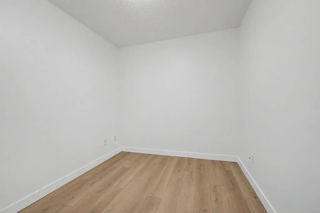 6818 Pinecliff Grove NE Calgary AB T1Y 7L2