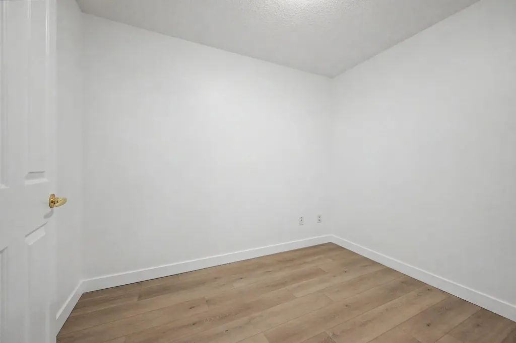 6818 Pinecliff Grove NE Calgary AB T1Y 7L2