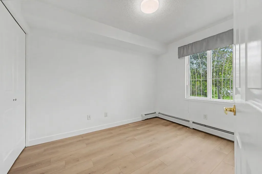 6818 Pinecliff Grove NE Calgary AB T1Y 7L2