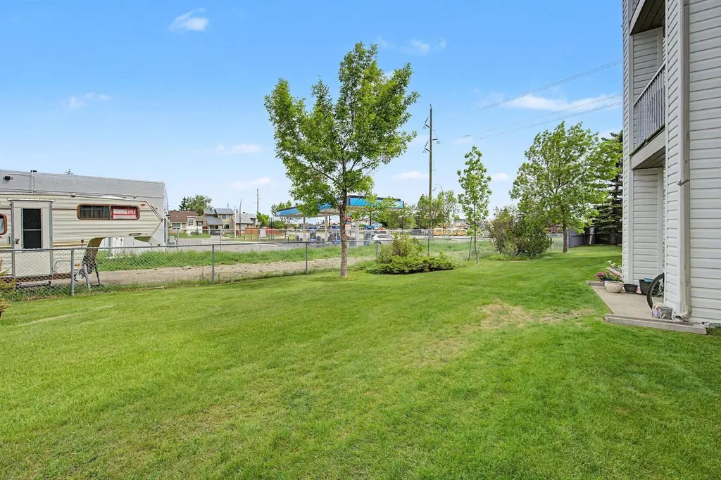 6818 Pinecliff Grove NE Calgary AB T1Y 7L2