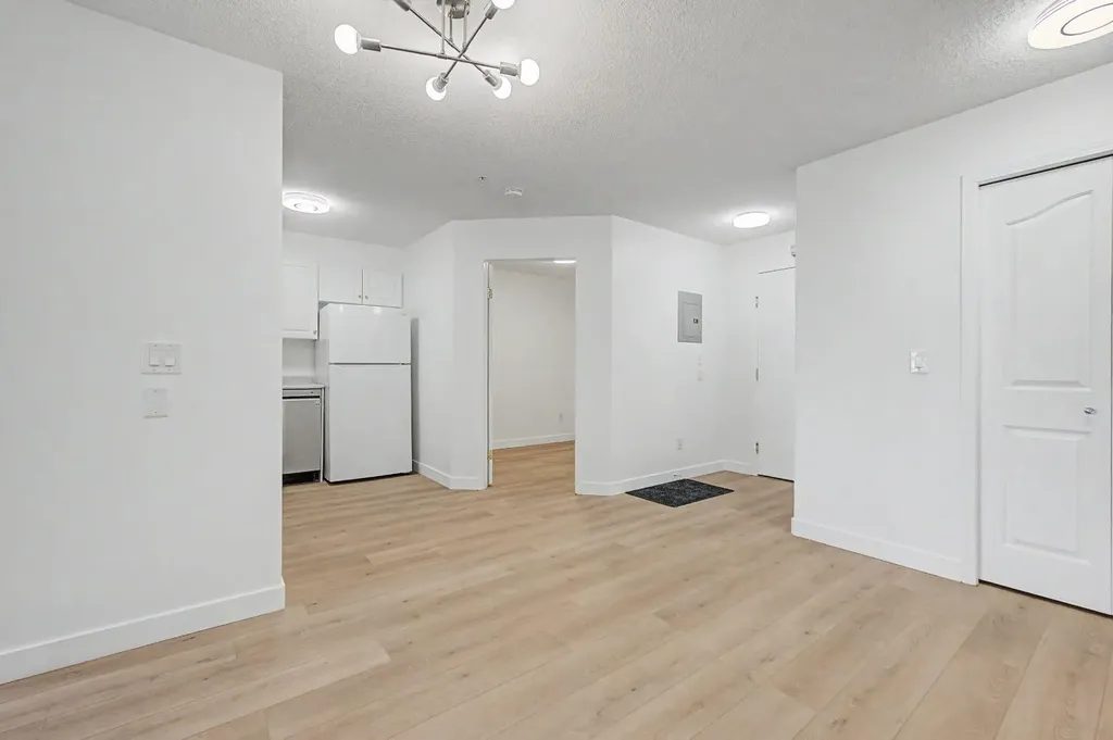 6818 Pinecliff Grove NE Calgary AB T1Y 7L2