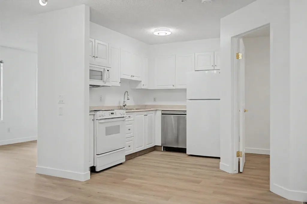6818 Pinecliff Grove NE Calgary AB T1Y 7L2