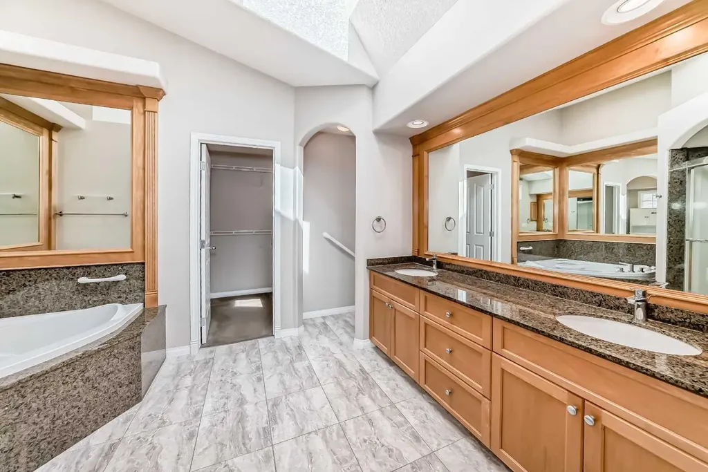 35 Arbour Vista Way NW Calgary AB T3G 4R1