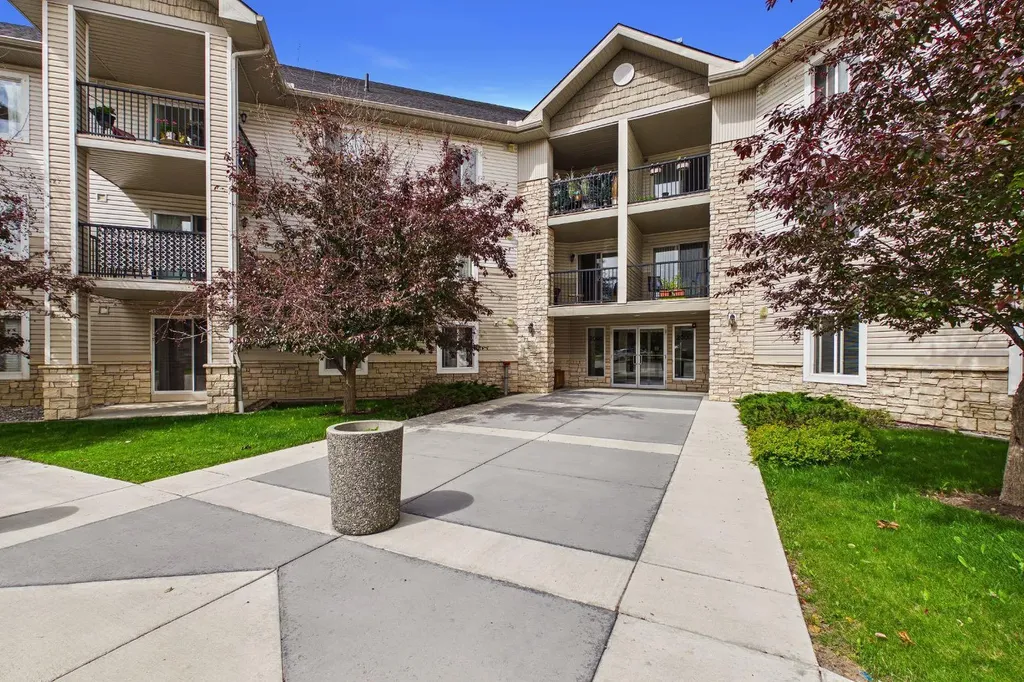 2371 Eversyde Avenue SW Calgary AB T2Y 4S3
