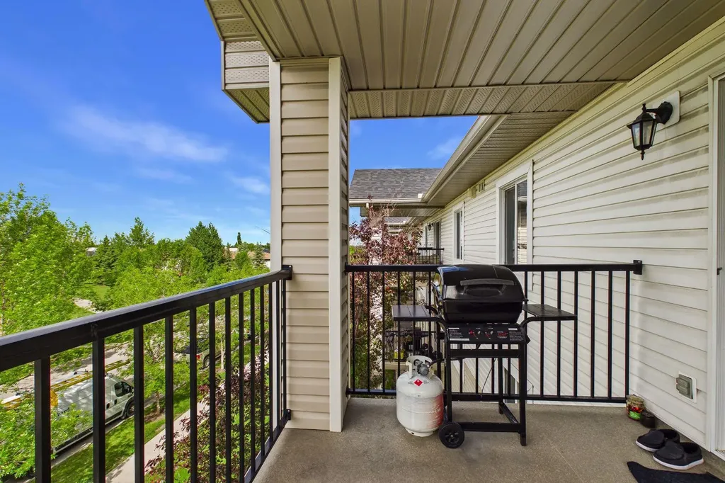 2371 Eversyde Avenue SW Calgary AB T2Y 4S3