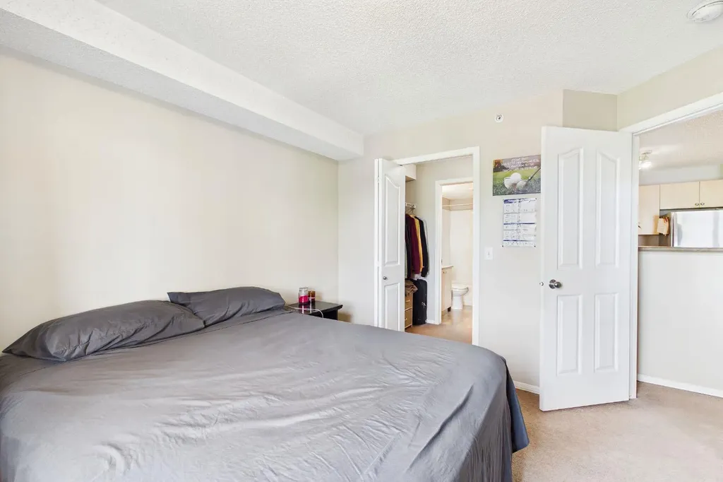 2371 Eversyde Avenue SW Calgary AB T2Y 4S3