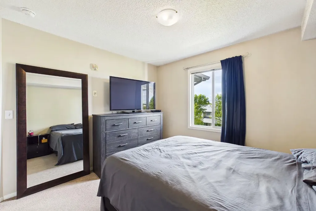 2371 Eversyde Avenue SW Calgary AB T2Y 4S3